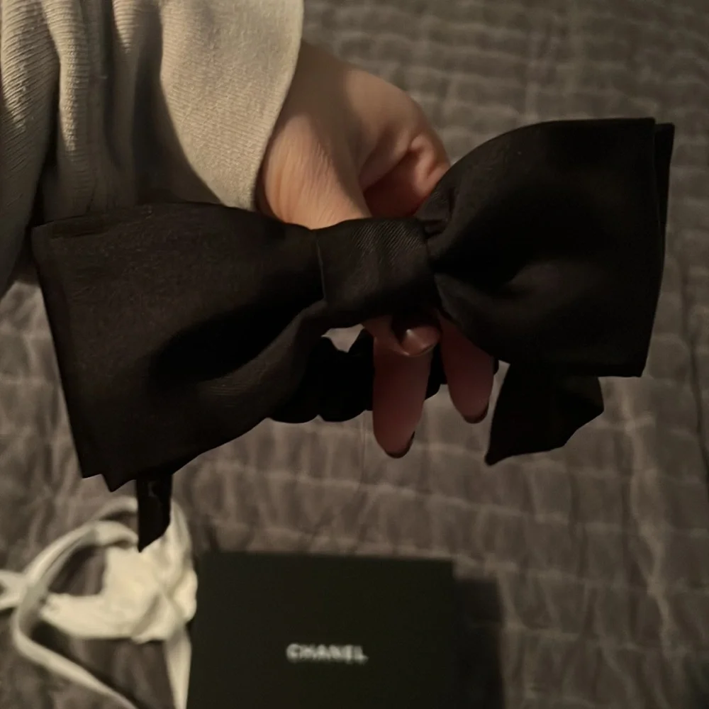Chanel hair tie - Picture 3 of 3